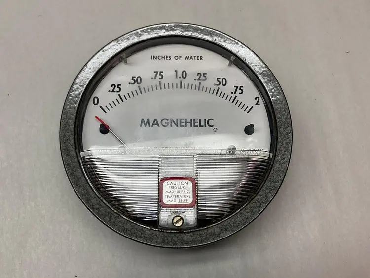 New | in-Stock DWYER 2002C Universal Pressure Meters Ohio US | Surplus Asset Holdings #1239045