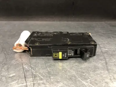 NEW SQUARE D QOB120GFI