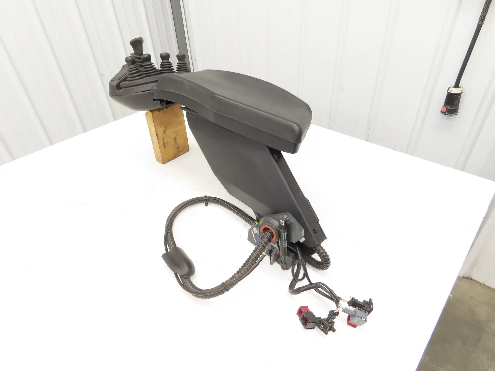 Linde Forklift Arm Rest 5 Lever Mast & Directional Control Removed From E20C