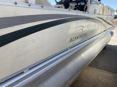 USED 2004 BENNINGTON 2280 RL