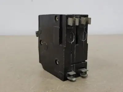 USED SQUARE D QO220