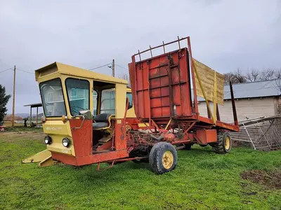 USED NEW HOLLAND 1048
