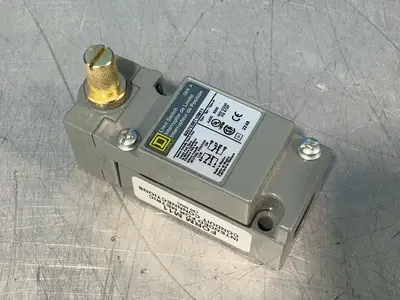 New | in-Stock SQUARE D 9007C68T10M11 Relays & Switches Ohio US | HGR 24 #1280329