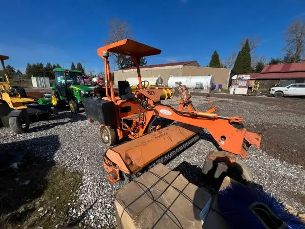 Used _UNKNOWN_ _UNKNOWN_ Mechanical Sweepers Oregon US | KNM Equipment Sales & Service #1363732