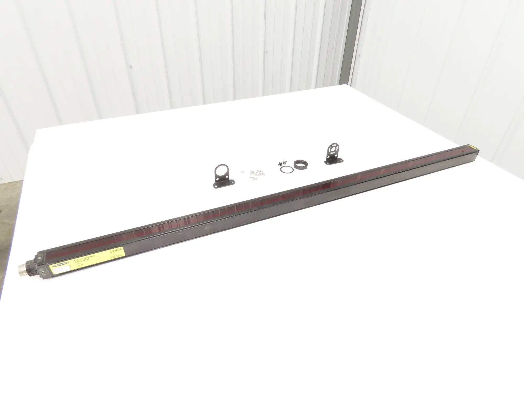 Banner 39578 Mini-Array Emitter Sensor 1057mm 19mm Beam Spacing Light Curtain