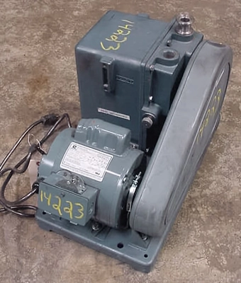 USED WELCH VACUUM PUMP 1402