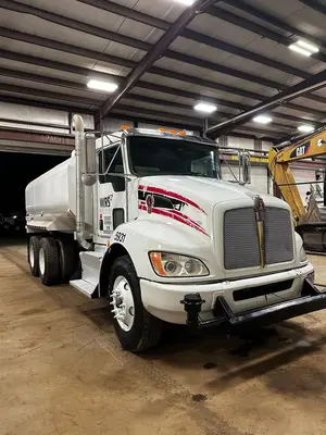 USED 2014 Kenworth T370