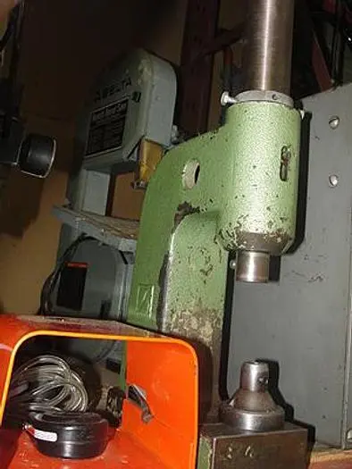 7182-220 Pneumatic Bench Press