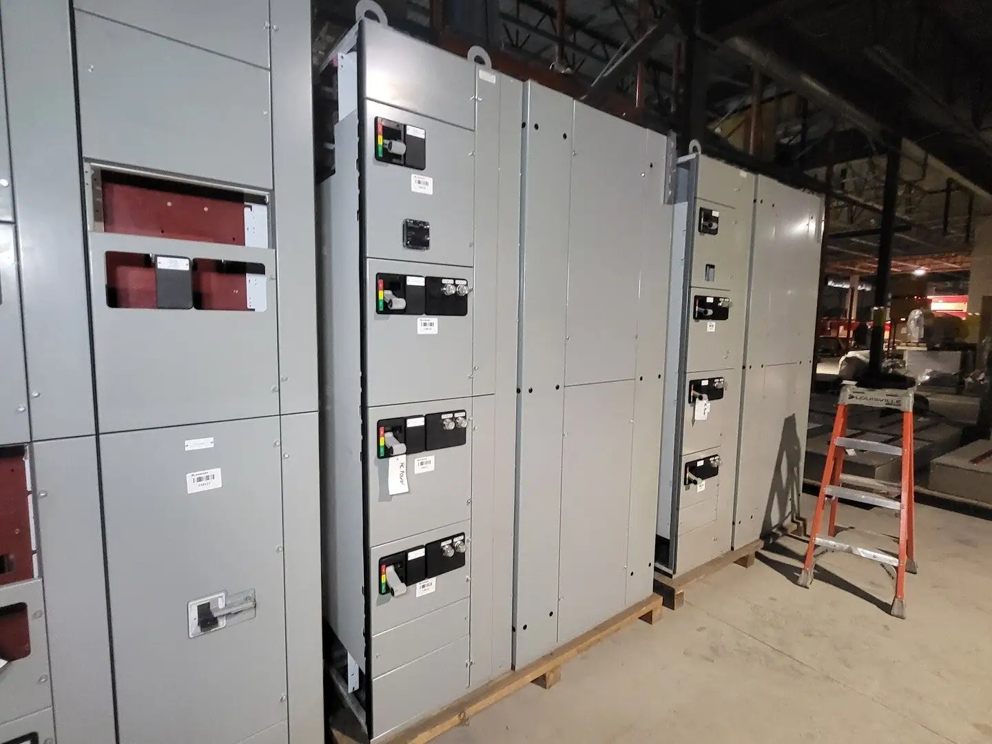 Freedom Series 2100 Motor Control Center 3000 Amp Switchgear Unit