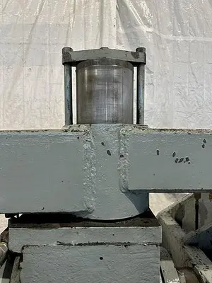 USED 1975 BULLDOZER TYPE 300 TON