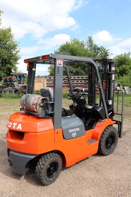 USED TOYOTA 7FGU20
