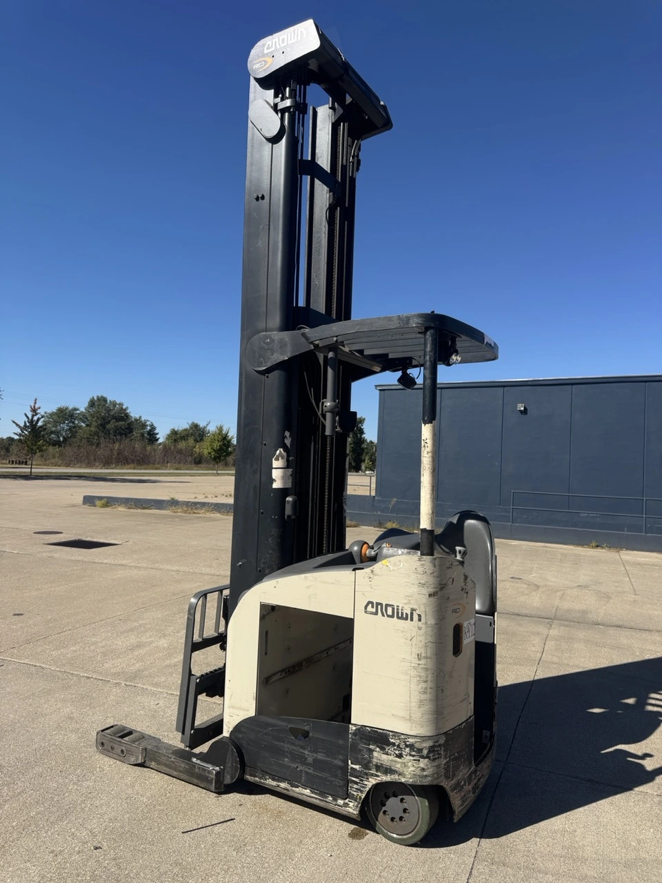 Used 2022 CROWN RD5725-32 REACH TRUCK Misc Forklifts Illinois US | Revelation Machinery #1540094