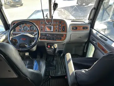 USED 2009 PETERBILT 389