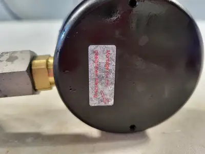 0-3700 PSI Gauge with Metering Block