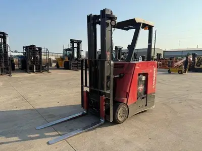 Used RAYMOND 425C35TT 3-Wheel Stand up Electric Counterbalance Forklifts Illinois US | Somerset Equipment Sales #1546198