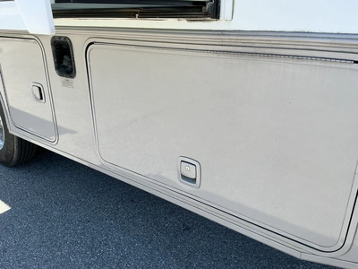 USED 2013 WINNEBAGO F53