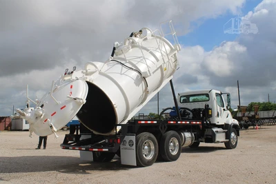Used 2018 FREIGHTLINER 114SD Septic/Sewer/Vacuum Trucks Texas US | Roll Off Truck World #1491812