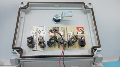 USED Stahlin ELECTRICAL ON/OFF SWITCH ENCLOSURE