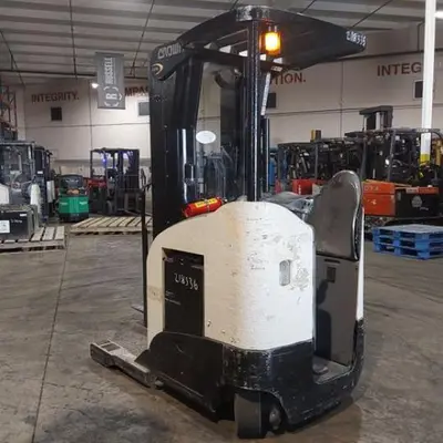 USED 2016 CROWN RR5725-45