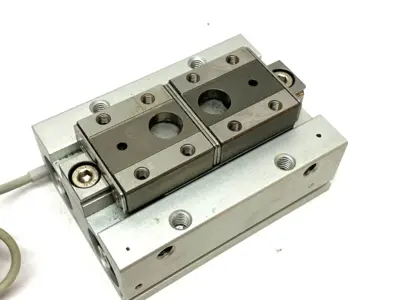 MHF2-20D | SMC  Low-Profile Pneumatic Gripper 2-Block 0.1~0.7MPa Press - Used