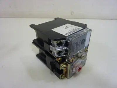 USED ALLEN BRADLEY 700-PT SER D