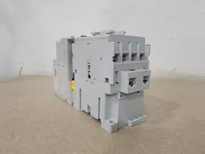32 Amp, 3 Pole, 1NO+0NC, 690 Volts Contactor 100-C23*10 w/ Relay 193-ED1CB
