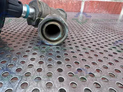 USED GEMU 554/25/D195 PNEUMATIC ANGLE SEAT GLOBE VALVE W/ 1" COMPRESSION FITTING