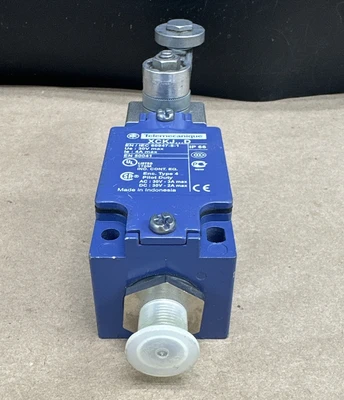 NEW Telemecanique XCKJ10513D