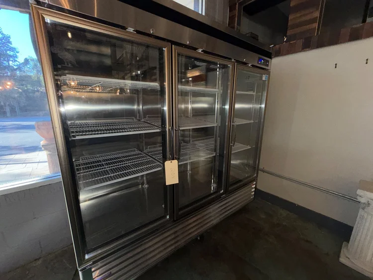 Used _UNKNOWN_ _UNKNOWN_ Display Refrigerators Georgia US | Auction Management Corporation #1548685
