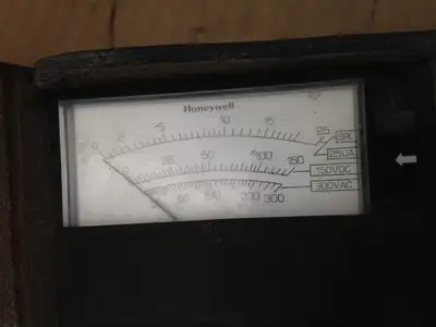 Honeywell VINTAGE Analog Voltmeter 0-150VDC 0-300VAC 0-25SPL/UAo