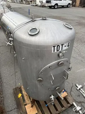 Used 7 bbl (200 Gal) Storage tank - 30 psi - single wall