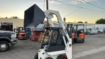 USED 2000 Bobcat 443