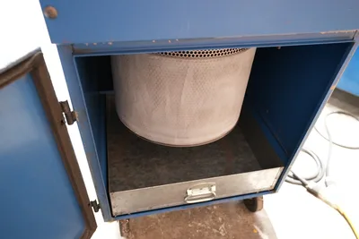 Donaldson Torit VS 550 Dust Collector W/Built in 1/3 hp Baldor Grinder/Buffer