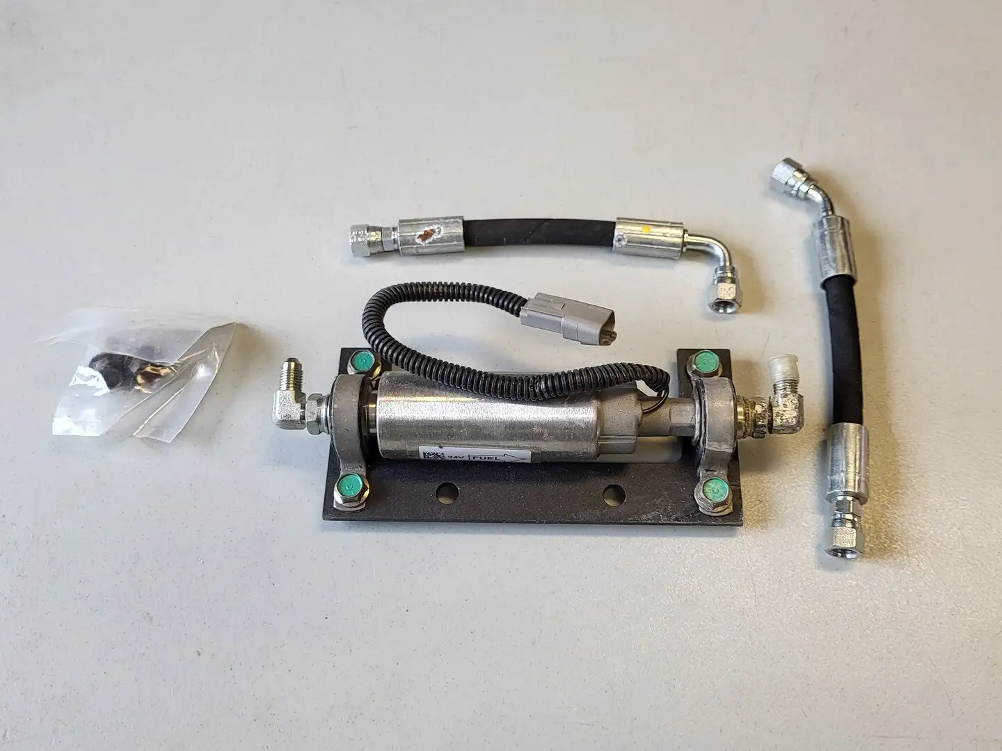 New | in-Stock FLEETGUARD _UNKNOWN_ Parts (Hydraulics and Pneumatics) British Columbia CA | Lenmark #1440583