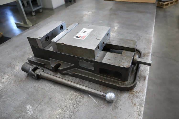 Used KURT WORKHOLDING SOLUTIONS D80 Vises Minnesota US | Machinesused.com #1507557