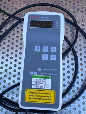 USED THERMO 88881103 BENCHTOP CO2 RESISTANT SHAKER W/ THERMO 88881127B CONTROLLER