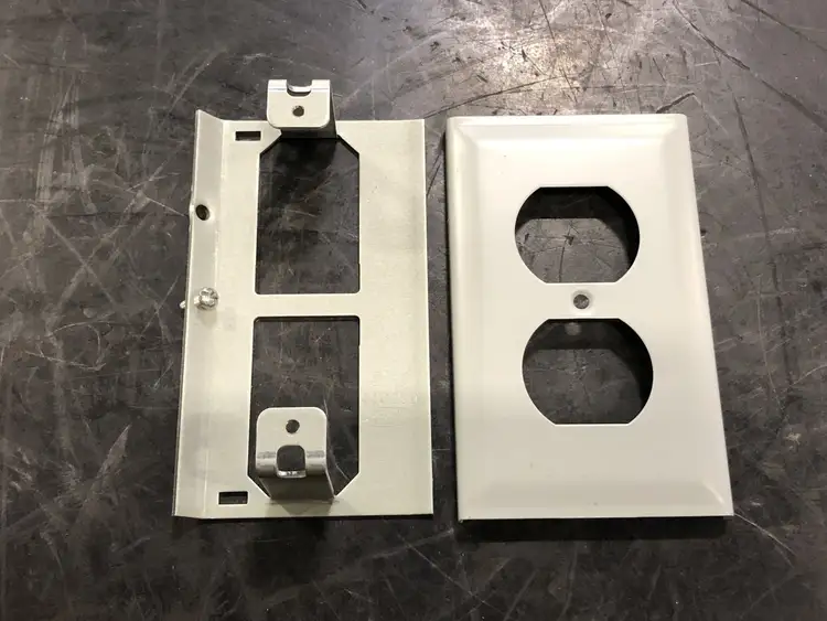 New | in-Stock WIREMOLD G3043BE Parts British Columbia CA | Lenmark #269900