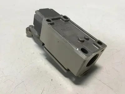 USED OMRON D4B-2115N-R