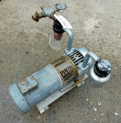 USED GAST OIL LESS VACUUM PUMP 2567-V108