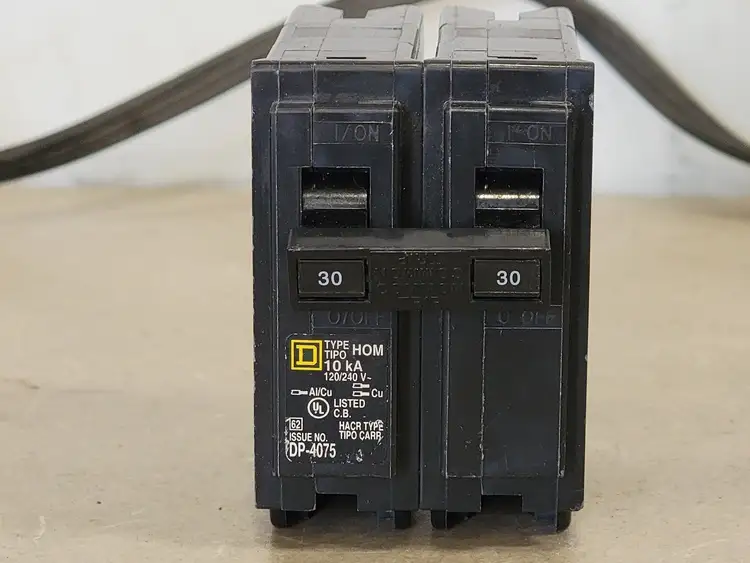 Used SQUARE D HOM230 Switchgears British Columbia CA | Lenmark #241198