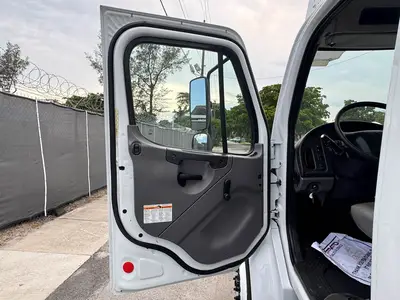 Used 2018 FREIGHTLINER M2 106 Tractors & Trailers Florida US | Truck and Van Outlet #1506266