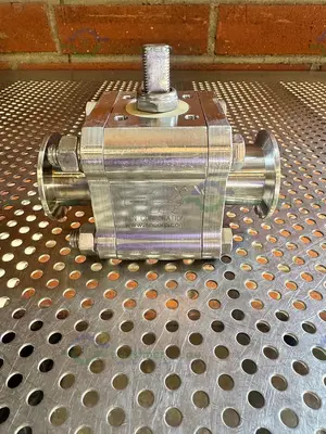 Used A&N CORPORATION STAINLESS STEEL BALL VALVE W/ KF40 VACUUM FITTING Valves/Fittings California US | Equipment Lab #1340311