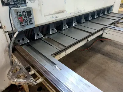 10' x 1/4" CINCINNATI MODEL #2500 CNC HYDRAULIC POWER SHEAR WITH FRONT & BACK GAUGING: STOCK #12587