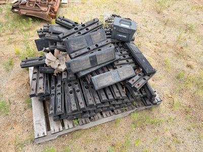 Used EXCAVATOR RUBBER TRACKS / PADS CAT 170-4419 Construction Equipment Parts Michigan US | Miedema Asset Management Group #1334712