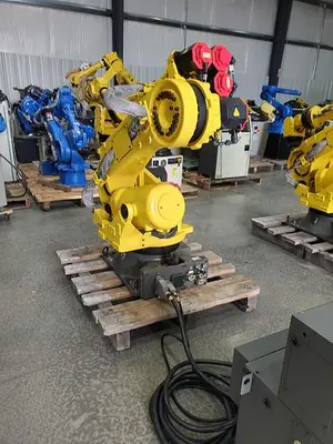 USED 2015 FANUC R-2000IC/210F