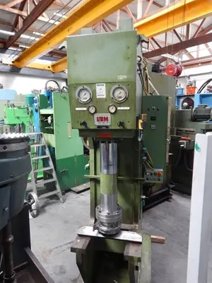 USED LBM 60 TON