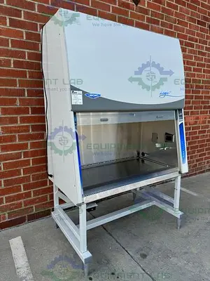 USED LABCONCO 302419000 LOGIC BIOSAFETY CABINET 4 FT CLASS II TYPE A2 WITH HYDRAULIC LEGS