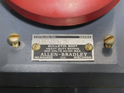 Allen Bradley 800T-1T2AR Oiltight Push Button Ser. A 300VAC/DC Bull. 800T New