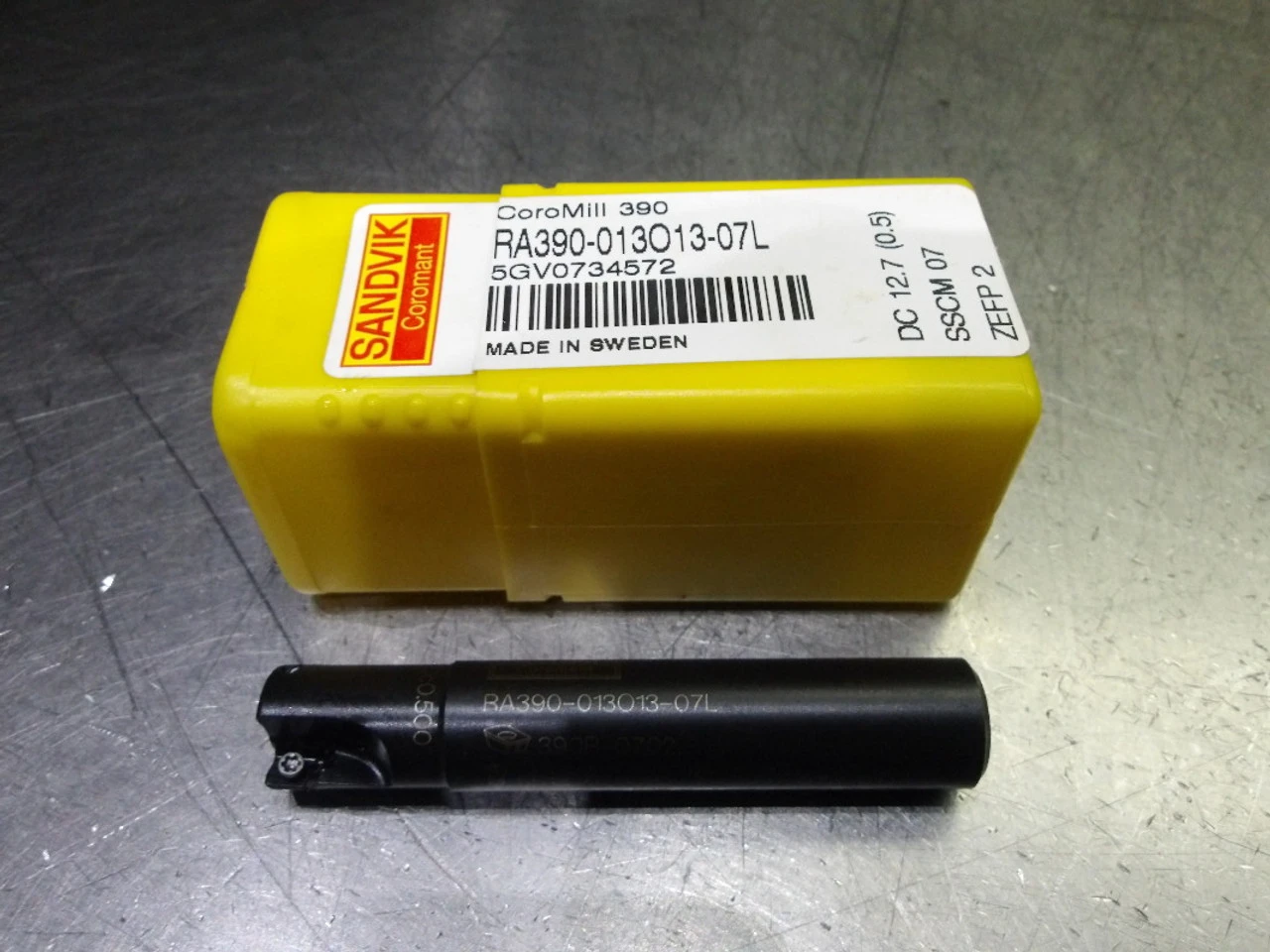 Sandvik 1/2" Coolant Thru Indexable Endmill 1/2" Shank RA390-013O13-07L (LOC92)