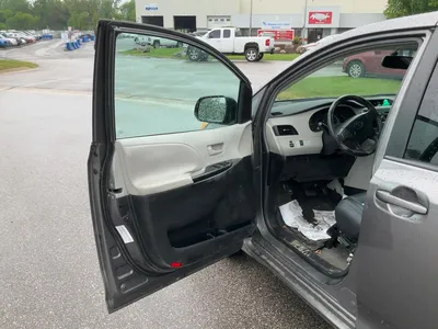 USED 2011 TOYOTA SIENNA